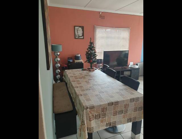 2 BEDROOM HOUSE FOR SALE IN SOUTH HILLS
